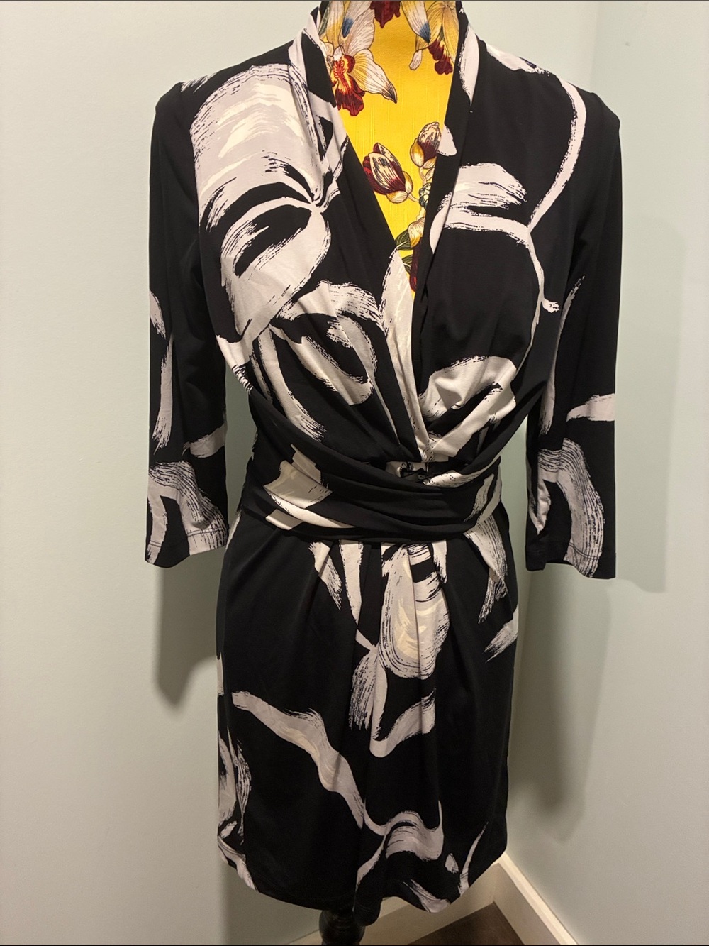 BCBGMaxAzria Black and White Abstract Print Stretch Jersey Faux Wrap Dress Small